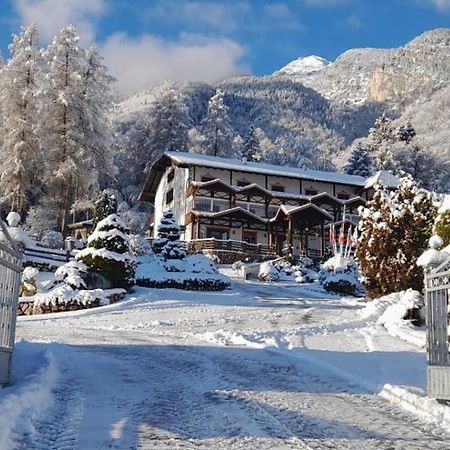 Hotel Ristorante Scoiattolo Sporminore Bagian luar foto