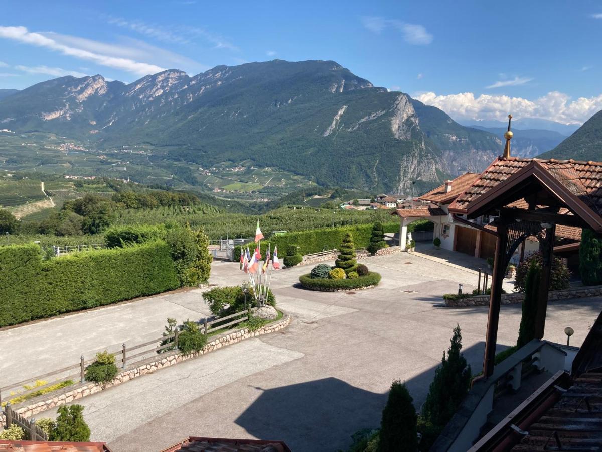 Hotel Ristorante Scoiattolo Sporminore Bagian luar foto