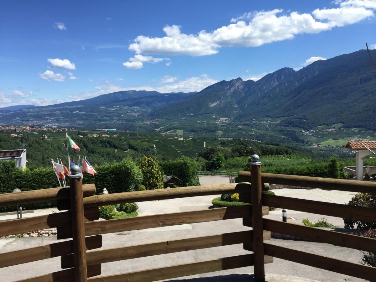Hotel Ristorante Scoiattolo Sporminore Bagian luar foto