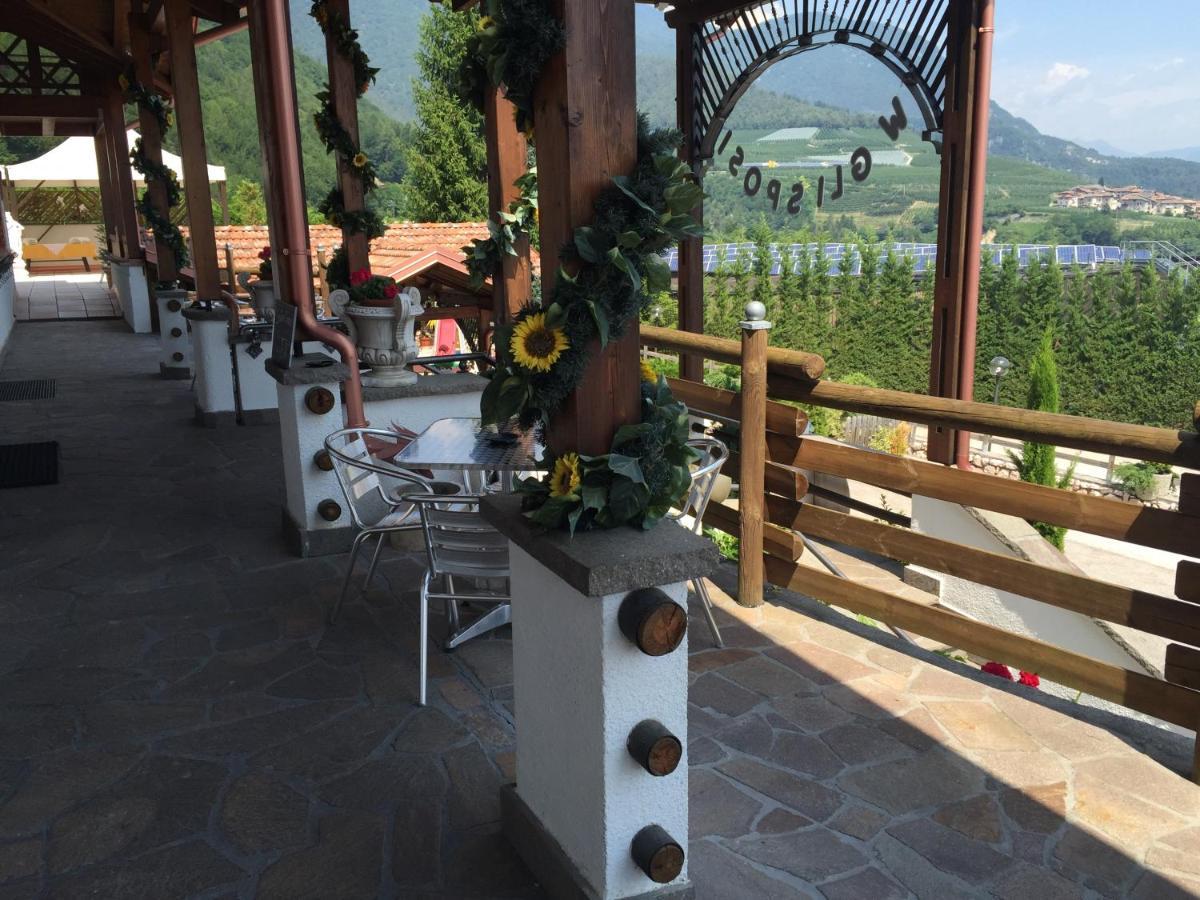 Hotel Ristorante Scoiattolo Sporminore Bagian luar foto