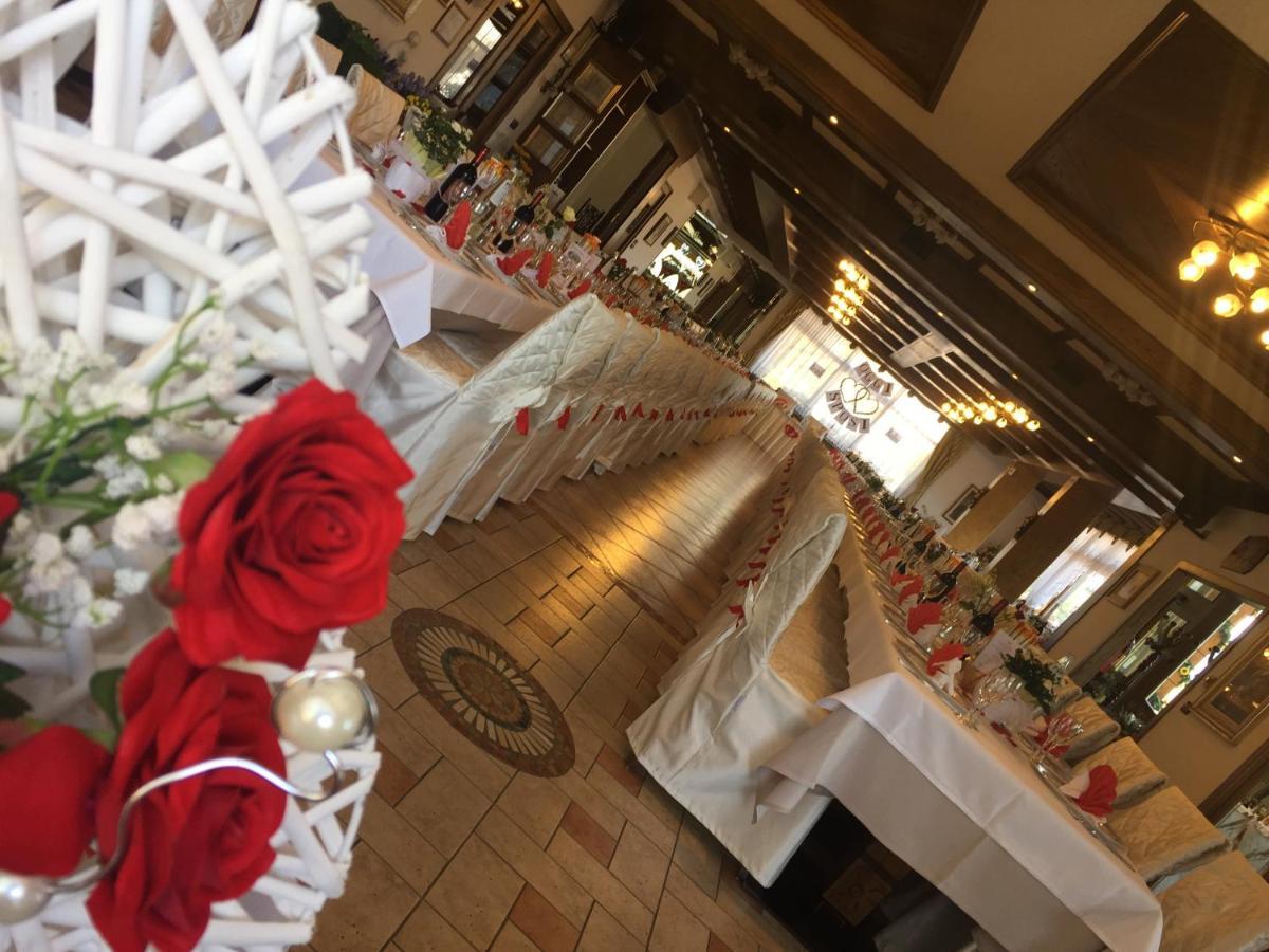 Hotel Ristorante Scoiattolo Sporminore Bagian luar foto