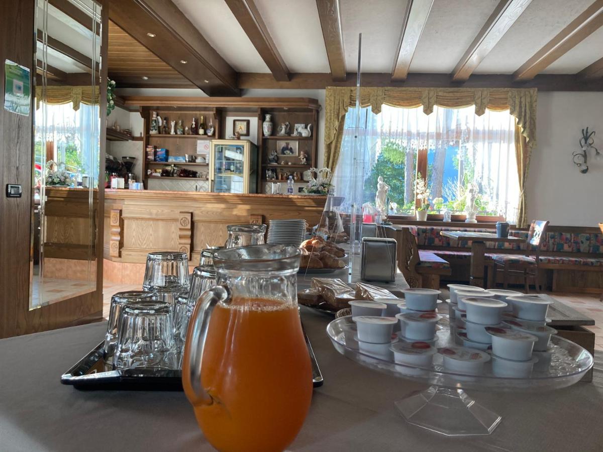 Hotel Ristorante Scoiattolo Sporminore Bagian luar foto